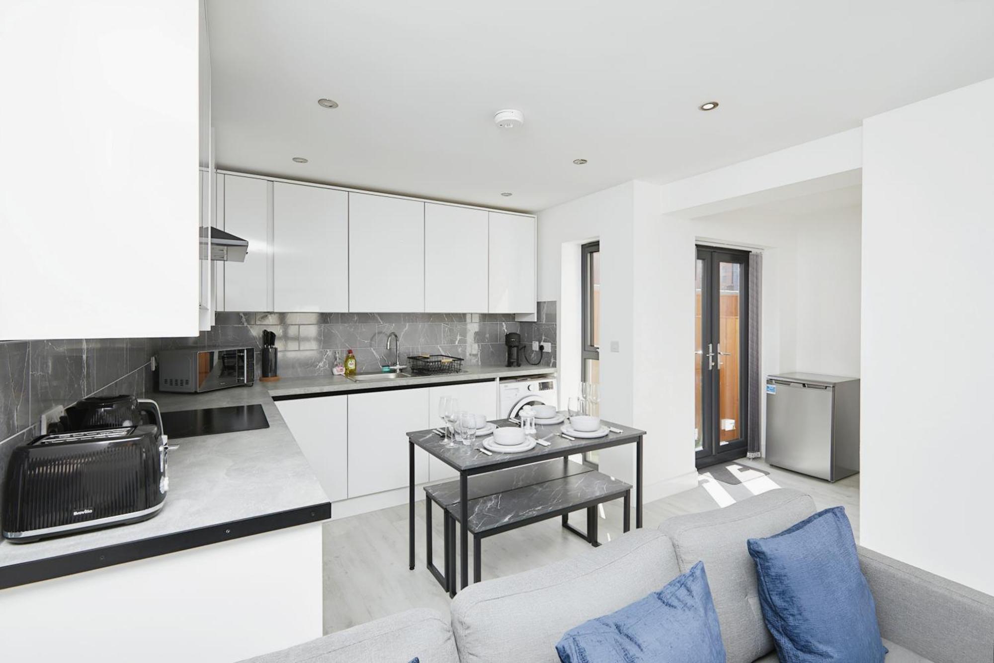 Modern Home In Derby City Centre - Free Gated Parking Exterior foto